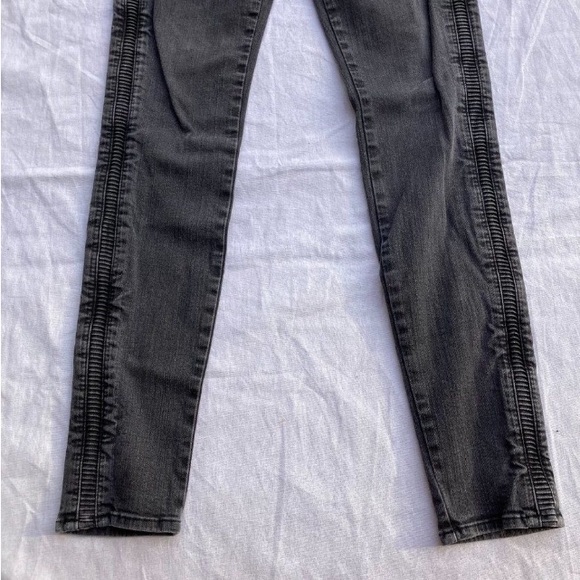 J BRAND 8072 Liberty Graphite Pleated Side Mid Rise Skinny Crop Jeans - Picture 5 of 7